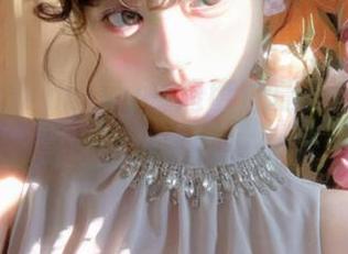 与Peach milky一起度过夏天：在线欣赏她的独特写真作品